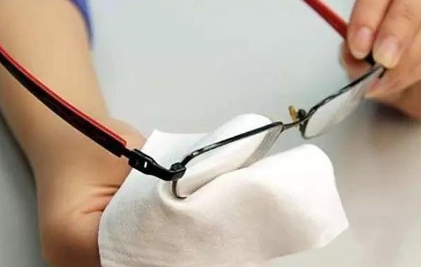 老花鏡防輻射眼鏡的作用、保養(yǎng)，你真的都懂嗎？