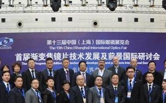 老花鏡技術革命，漸進多焦鏡才是最佳解決方案