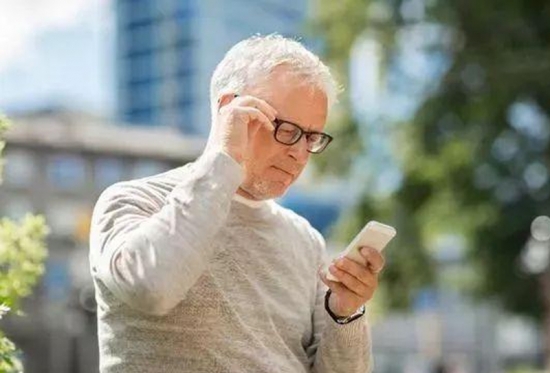美麗島多焦鏡：戴老花鏡不驗(yàn)光，對眼睛造成傷害？